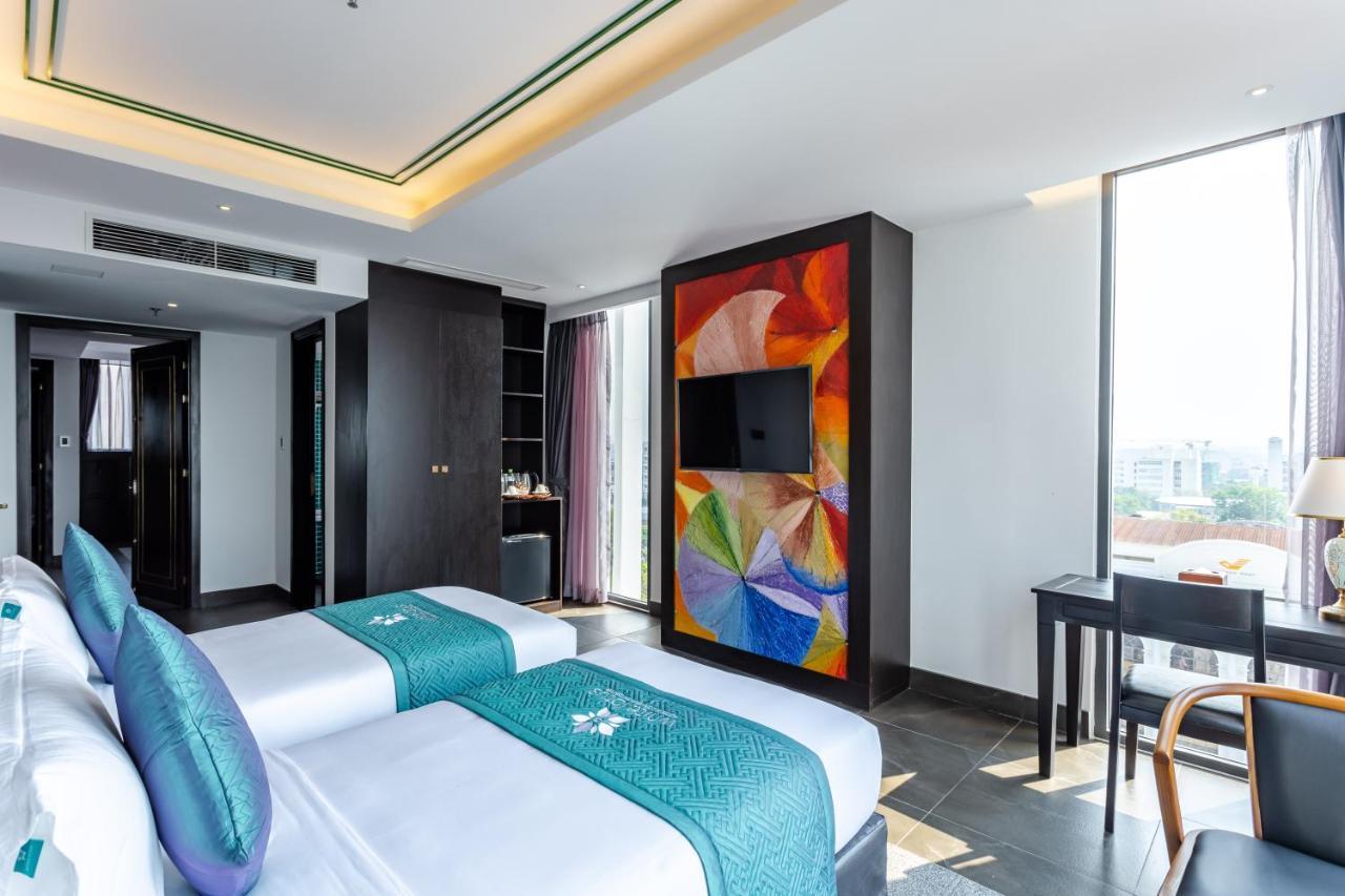 White Lotus Hue Hotel Exterior photo